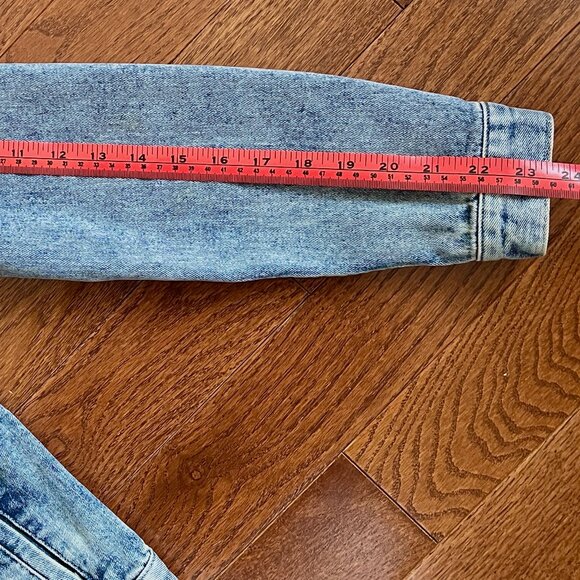 GAP Women's Small Light-Wash Jean Jacket with Sherpa Collar - Picture 5 of 6